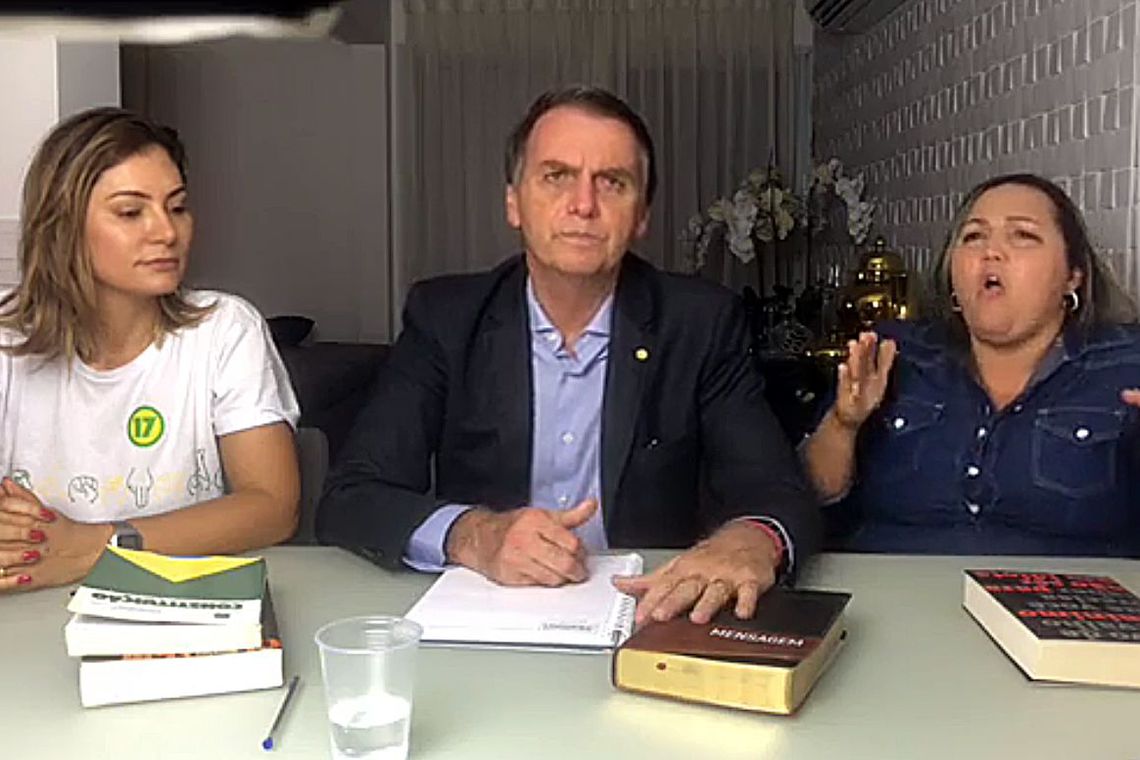 Studio Notícias | Studio TV Bolsonaro diz que cumprirá promessas e governará com a Constituição