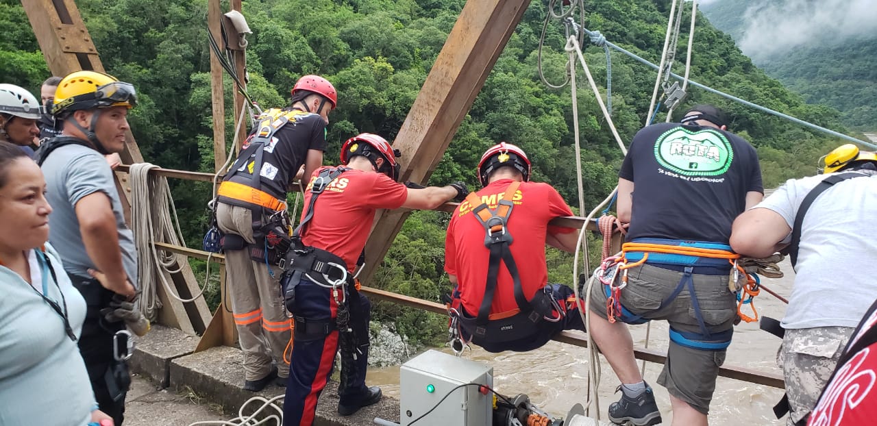 Studio Notícias | Studio TV Bombeiros de Veranópolis participam de treinamento de resgate e salvamento técnico
