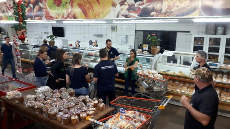 Depósito de pães com fezes de roedores em supermercado é interditado em Nonoai 1 Studio Notícias | Studio TV Depósito de pães com fezes de roedores em supermercado é interditado em Nonoai