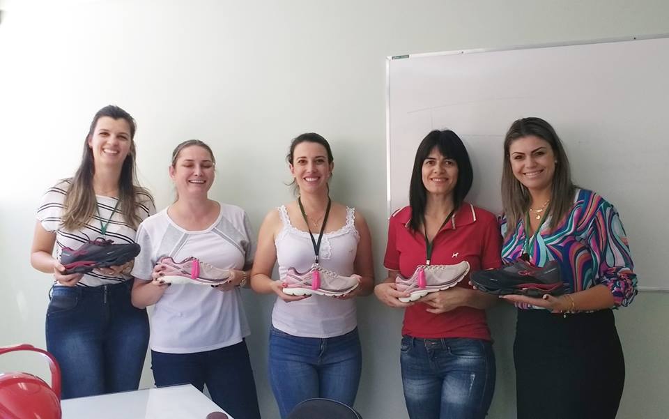 Secretaria da Saúde de Veranópolis entrega calçados para Agentes Comunitários de Saúde 1 Studio Notícias | Studio TV Secretaria da Saúde de Veranópolis entrega calçados para Agentes Comunitários de Saúde