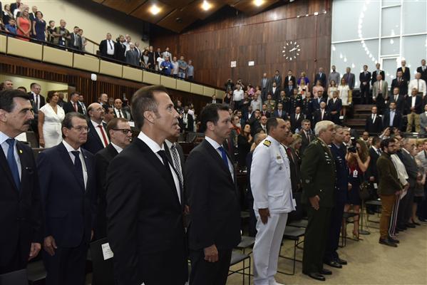 Sessão Solene dá posse aos novos deputados e instala a 55ª Legislatura 1 Studio Notícias | Studio TV Sessão Solene dá posse aos novos deputados e instala a 55ª Legislatura
