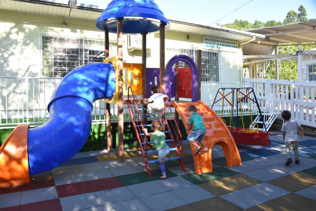 Studio Notícias | Studio TV Prefeitura de Veranópolis revitaliza parques de escolas municipais