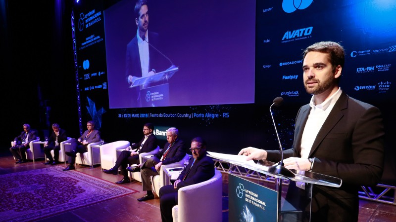 Studio Notícias | Studio TV “Nossa meta é tornar o governo 100% digital até o fim do mandato”, diz Leite no Fórum Internacional de TI Banrisul
