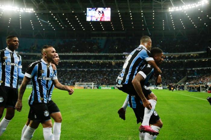 Studio Notícias | Studio TV Copeiro é o GRÊMIO - Grêmio 2x0 Atlhetico-PR (Copa do Brasil - Semifinal - ida)