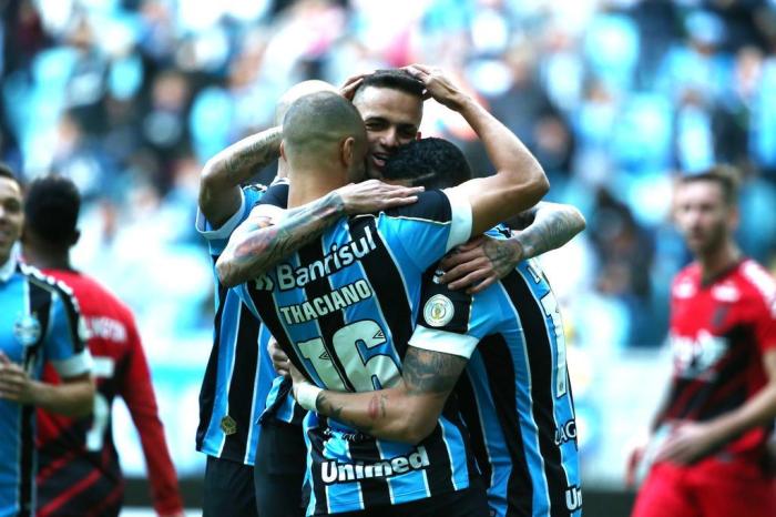 Studio Notícias | Studio TV Jogando por obrigação - Grêmio 2x1 Atlhetico-PR (Campeonato Brasileiro - 16ª Rodada)