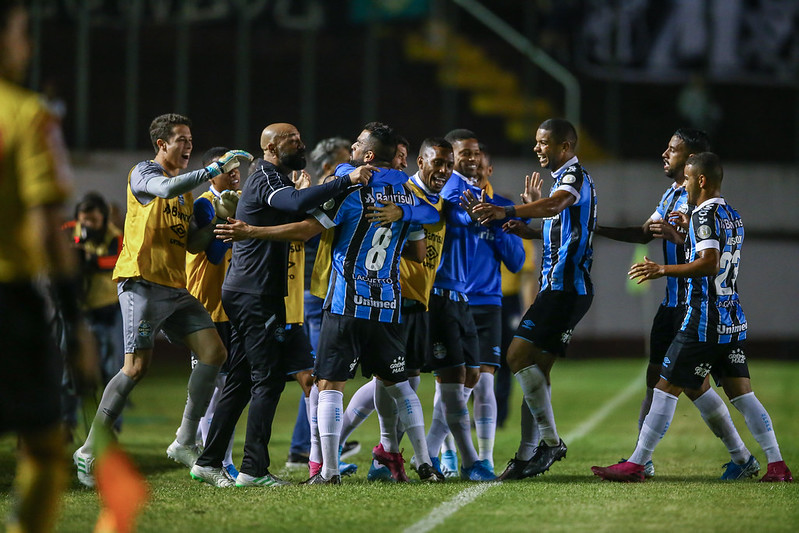 Studio Notícias | Studio TV Pontuando com a cabeça na decisão - Grêmio 2x1 Ceará (Campeonato Brasileiro - 24ª Rodada)