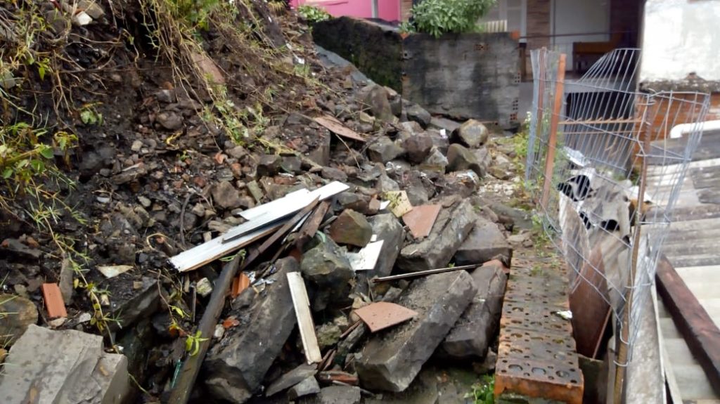 Moradores do Bairro São Francisco em Veranópolis relatam preocupação com muro de salão que cedeu 12 Studio Notícias | Studio TV Moradores do Bairro São Francisco em Veranópolis relatam preocupação com muro de salão que cedeu