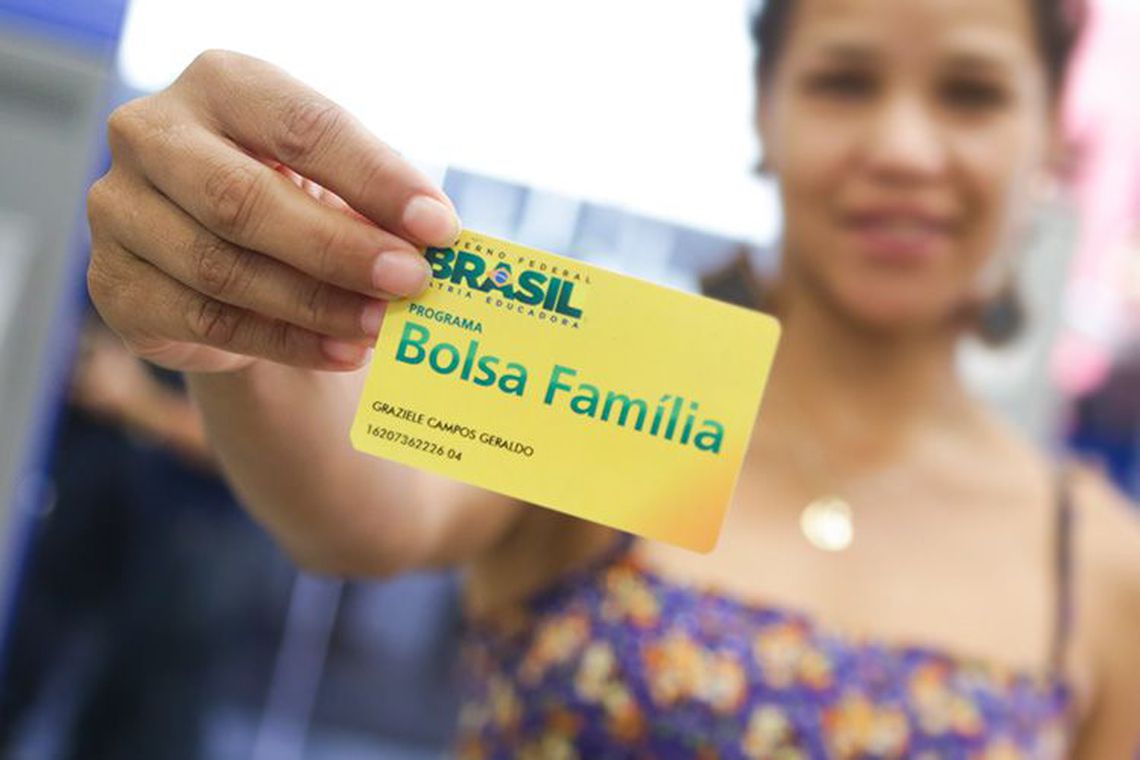 Caixa paga Bolsa Família a beneficiários com NIS de final 2 1 Studio Notícias | Studio TV Caixa paga Bolsa Família a beneficiários com NIS de final 2