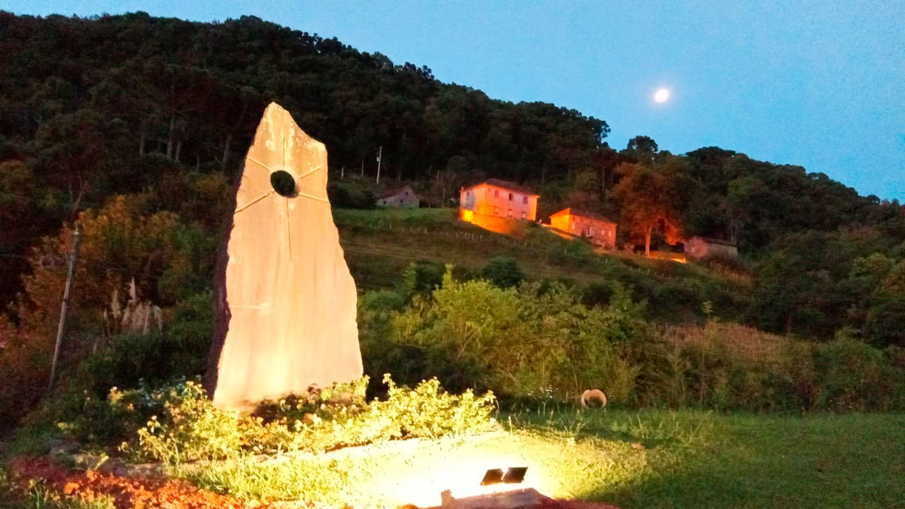 Importante marco histórico do Roteiro Caminhos de Pedra ganha iluminação 1 Studio Notícias | Studio TV Importante marco histórico do Roteiro Caminhos de Pedra ganha iluminação