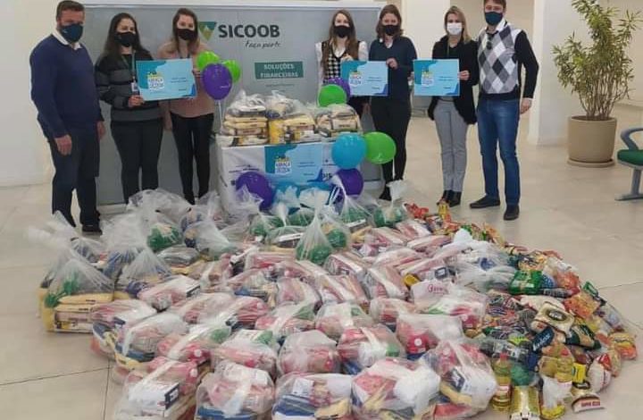 Studio Notícias | Studio TV Campanha solidária da agência SICOOB de Veranópolis arrecada mais de uma tonelada de alimentos