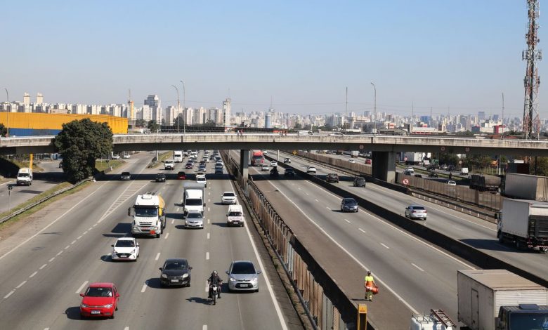 Studio Notícias | Studio TV Auxílios Caminhoneiro e Taxista serão pagos hoje