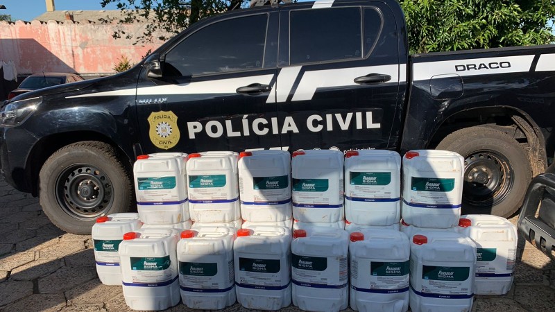 Polícia Civil desmantela organização criminosa que vendia e falsificava agrotóxicos proibidos no Brasil com braço no RS 1 Studio Notícias | Studio TV Polícia Civil desmantela organização criminosa que vendia e falsificava agrotóxicos proibidos no Brasil com braço no RS