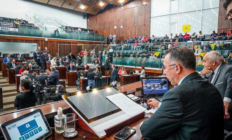 Studio Notícias | Studio TV Assembleia do RS aprova reajuste de 10,6% no salário mínimo regional; veja novos valores