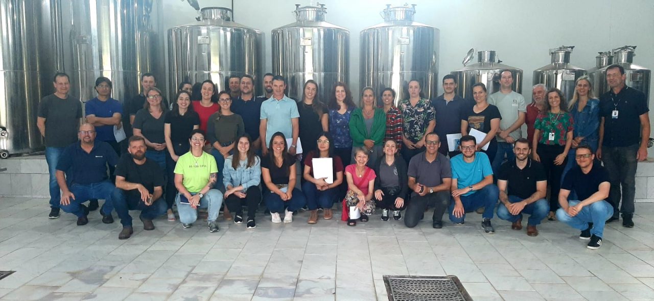 <strong>Fiscais agropecuários do Estado participam de curso em Caxias do Sul</strong> 1 Studio Notícias | Studio TV <strong>Fiscais agropecuários do Estado participam de curso em Caxias do Sul</strong>
