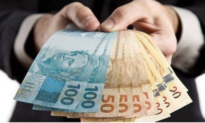 Studio Notícias | Studio TV Salário mínimo de R$ 1.320 começa a valer neste domingo