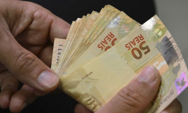 Studio Notícias | Studio TV Salário mínimo passa a ser R$ 1.302 a partir de janeiro de 2023