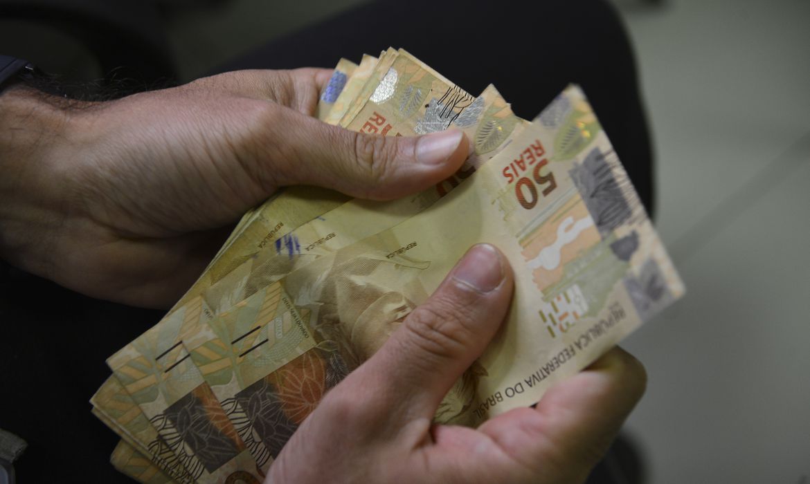 Salário mínimo de R$ 1.320 será negociado com centrais sindicais 1 Studio Notícias | Studio TV Salário mínimo de R$ 1.320 será negociado com centrais sindicais