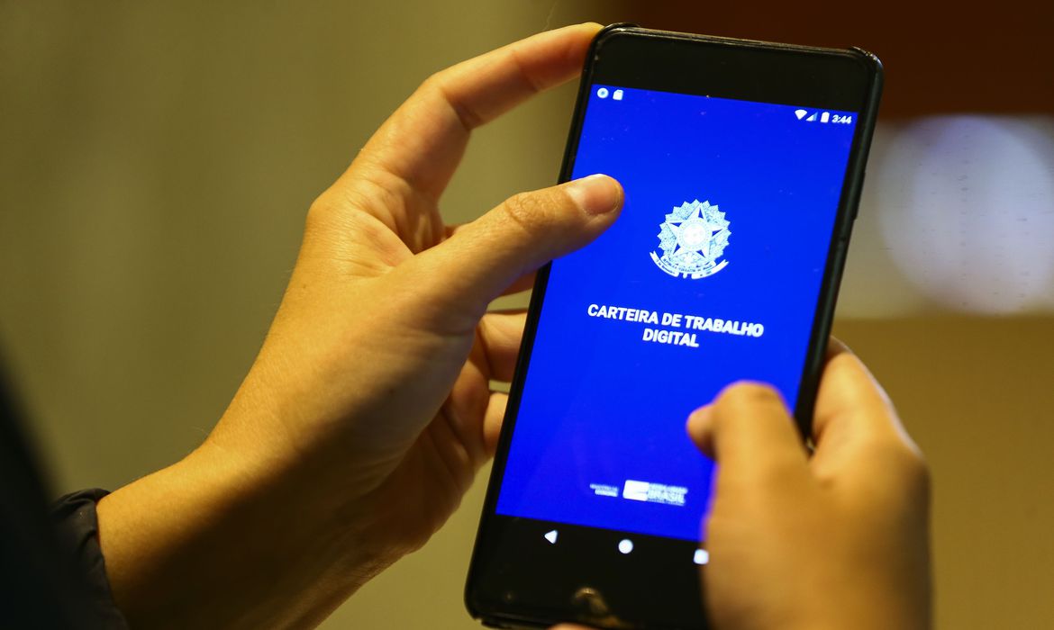Emprego sem carteira assinada atingiu volume recorde em 2022 1 Studio Notícias | Studio TV Emprego sem carteira assinada atingiu volume recorde em 2022