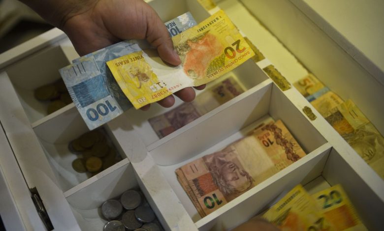 Studio Notícias | Studio TV Governo oferece reajuste salarial de 7,9% a servidores