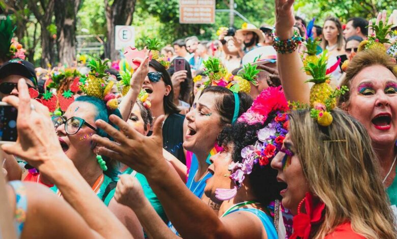 Studio Notícias | Studio TV Carnaval 2023: confira as tendências de fantasias, roupas e cores e dicas de segurança