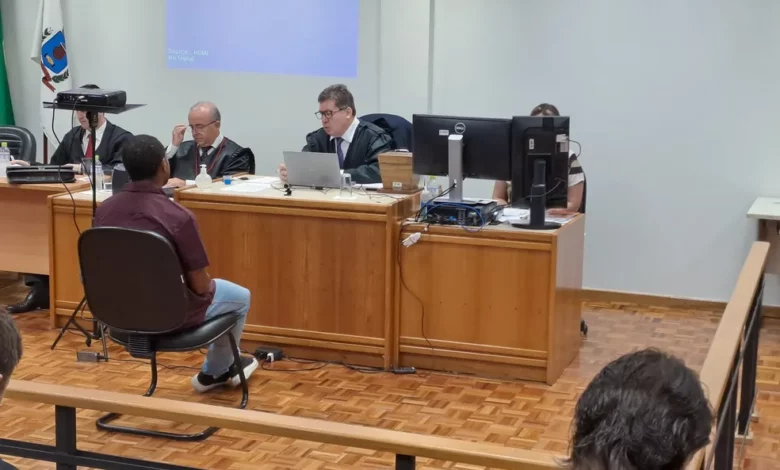 Studio Notícias | Studio TV Jogador que agrediu árbitro na cabeça durante partida é condenado a dois anos e oito meses de prisão em júri