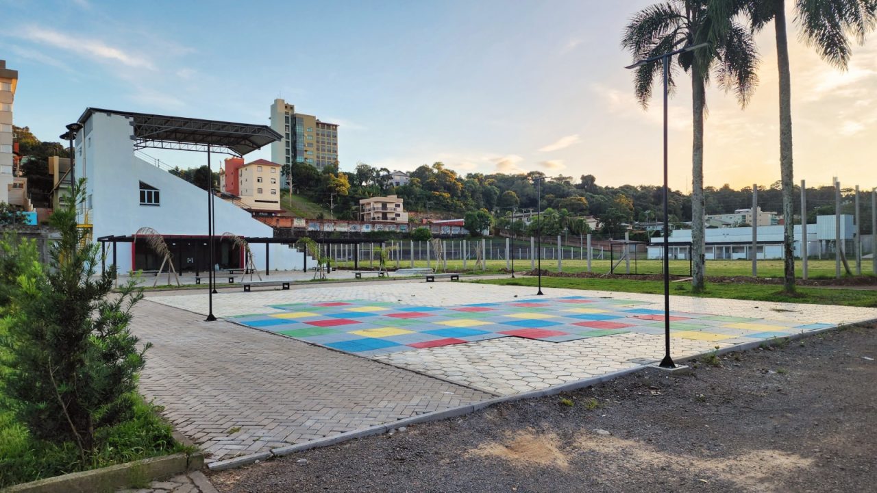 Complexo esportivo da Palugana tem andamento e campo contará com grama sintética 1 Studio Notícias | Studio TV Complexo esportivo da Palugana tem andamento e campo contará com grama sintética