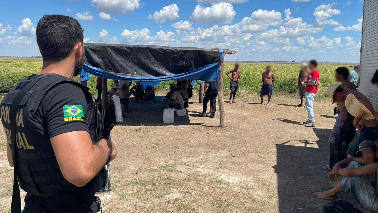 Operação conjunta resgata 56 pessoas em condições análogas à escravidão em Uruguaiana 1 Studio Notícias | Studio TV Operação conjunta resgata 56 pessoas em condições análogas à escravidão em Uruguaiana