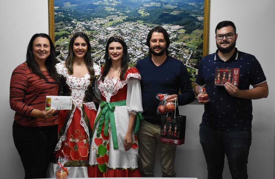<strong>Soberanas da XI Femaçã convidam Cotiporã para prestigiar o evento no próximo mês</strong> 1 Studio Notícias | Studio TV <strong>Soberanas da XI Femaçã convidam Cotiporã para prestigiar o evento no próximo mês</strong>