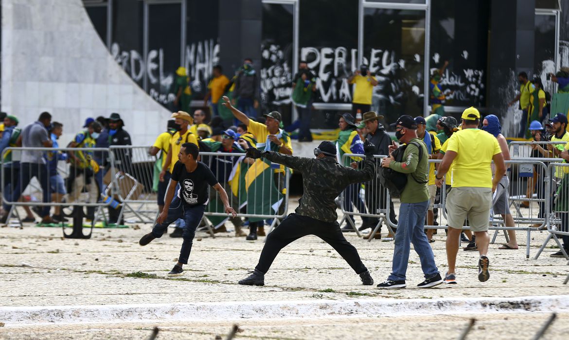 AGU pede a condenação de 40 pessoas por atos de depredação em Brasília 1 Studio Notícias | Studio TV AGU pede a condenação de 40 pessoas por atos de depredação em Brasília