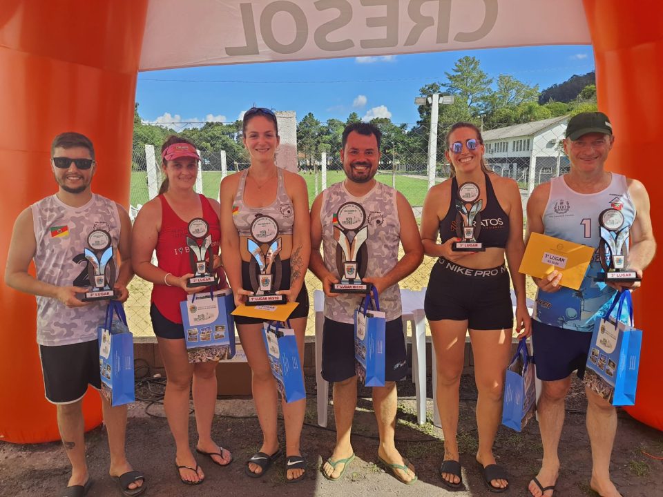 Dupla de Veranópolis vence 1º Torneio Municipal de Vôlei de Areia Misto de Nova Bassano 1 Studio Notícias | Studio TV Dupla de Veranópolis vence 1º Torneio Municipal de Vôlei de Areia Misto de Nova Bassano