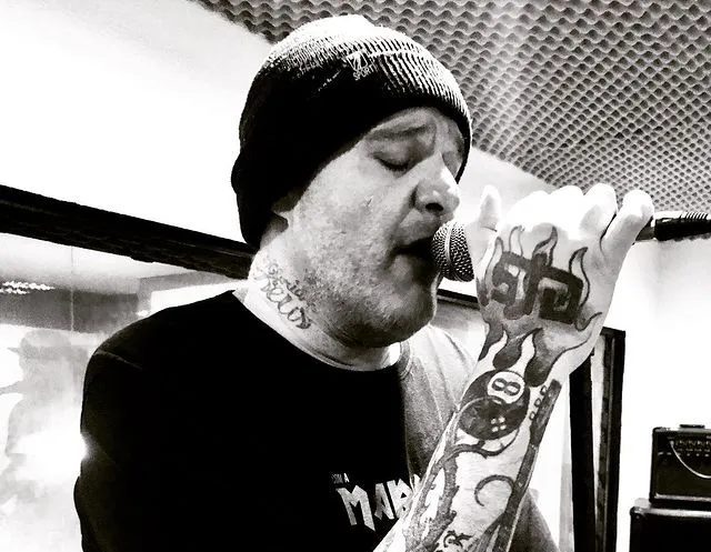 Morre em Porto Alegre Reges Bolo, vocalista da banda O Surto, do hit “A Cera (Que me Pirou o Cabeção)” 1 Studio Notícias | Studio TV Morre em Porto Alegre Reges Bolo, vocalista da banda O Surto, do hit “A Cera (Que me Pirou o Cabeção)”