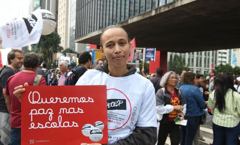 Studio Notícias | Studio TV Professores do estado do Rio de Janeiro decidem manter greve