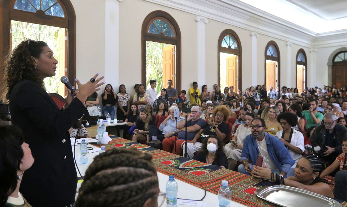Lei de Cotas vai permanecer de qualquer maneira, afirma ministra 1 Studio Notícias | Studio TV Lei de Cotas vai permanecer de qualquer maneira, afirma ministra
