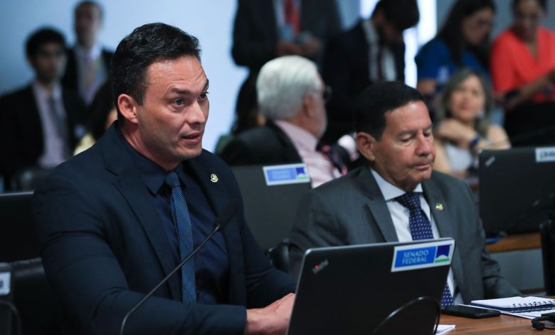 Studio Notícias | Studio TV Senado aprova equiparação de milícias e facções a terroristas