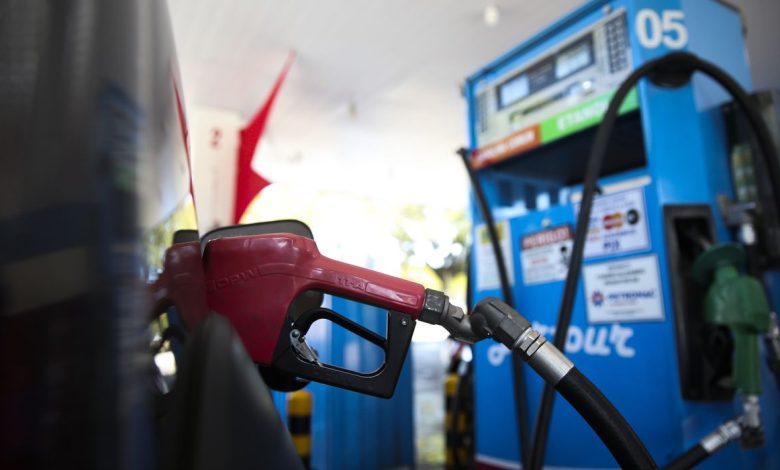 Studio Notícias | Studio TV Gasolina chega aos R$ 6 ao litro em média, após aumento de impostos, em Veranópolis