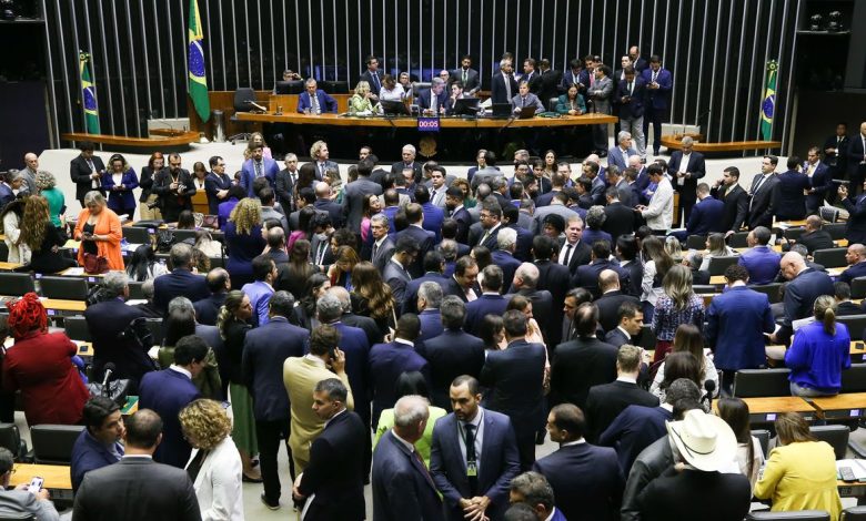Studio Notícias | Studio TV Câmara suspende trechos de decretos de Lula sobre saneamento