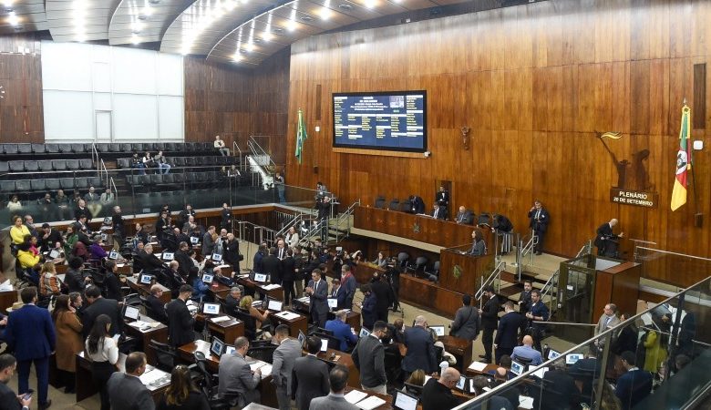 Studio Notícias | Studio TV Assembleia aprova proposta de reestruturação do IPE Saúde