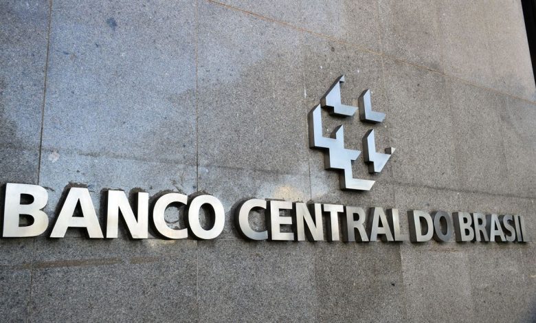 Studio Notícias | Studio TV Copom mantém juros básicos da economia em 13,75% ao ano