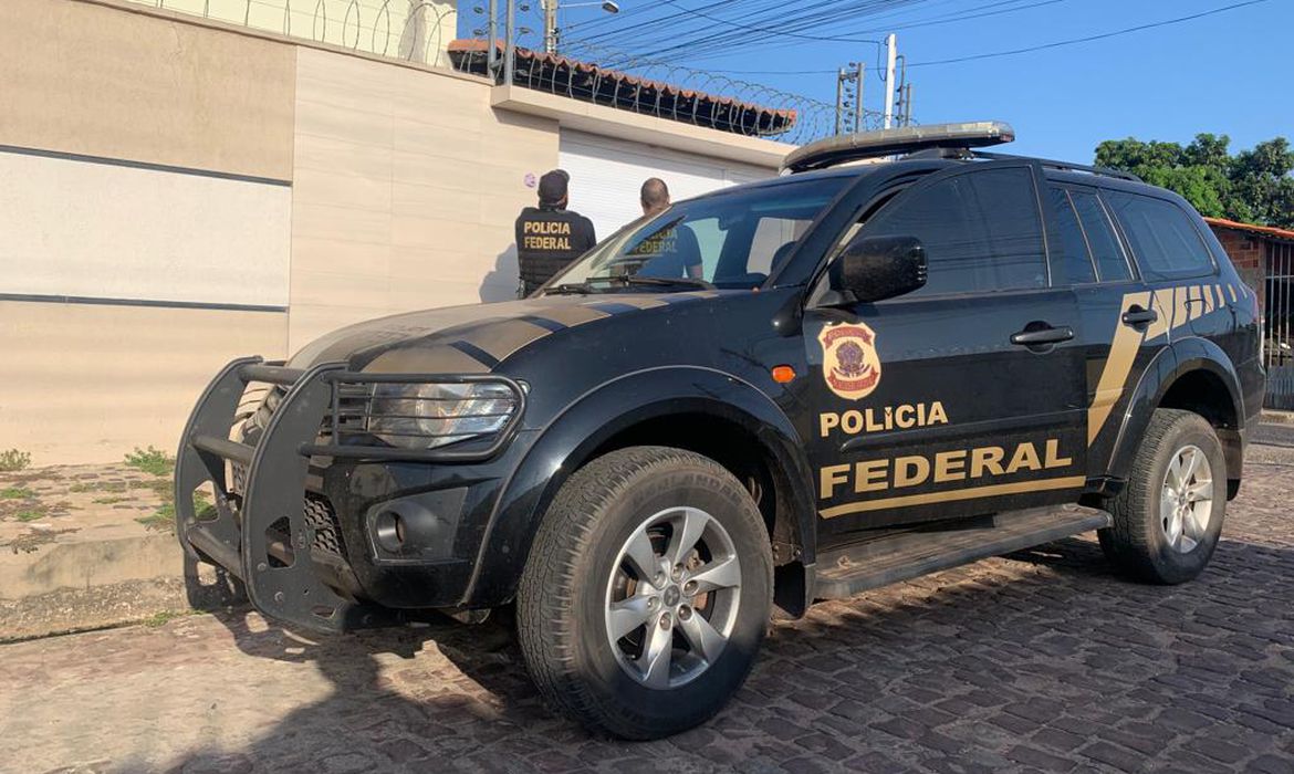 Studio Notícias | Studio TV PF investiga grupo suspeito de roubar carga contrabandeada