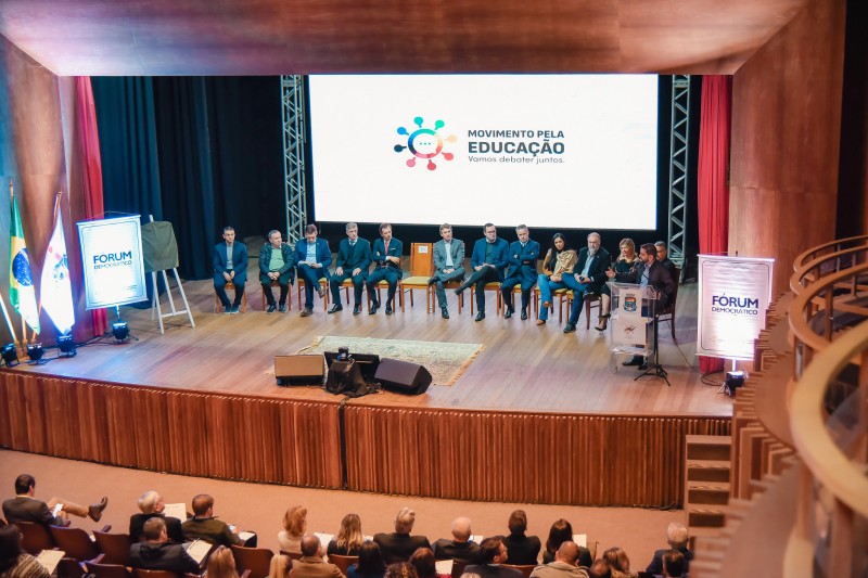 Representantes de Veranópolis participam de encontro estadual do Movimento pela Educação 1 Studio Notícias | Studio TV Representantes de Veranópolis participam de encontro estadual do Movimento pela Educação