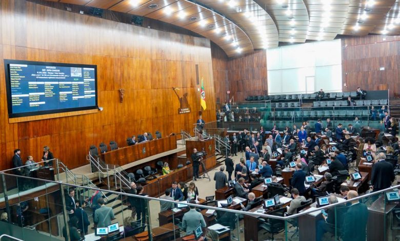 Studio Notícias | Studio TV Assembleia Legislativa do RS deve retomar votação da PEC que dificulta mudanças no Hino Rio-grandense nesta terça-feira
