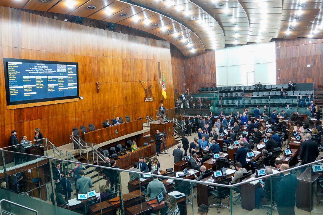 Assembleia Legislativa do RS deve retomar votação da PEC que dificulta mudanças no Hino Rio-grandense nesta terça-feira 1 Studio Notícias | Studio TV Assembleia Legislativa do RS deve retomar votação da PEC que dificulta mudanças no Hino Rio-grandense nesta terça-feira