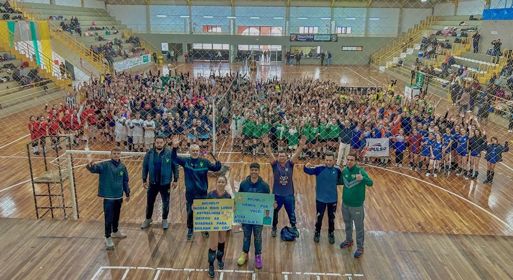 AAV promoveu Circuito de Vôlei no domingo, com cerca de 500 alunos participantes em Veranópolis 1 Studio Notícias | Studio TV AAV promoveu Circuito de Vôlei no domingo, com cerca de 500 alunos participantes em Veranópolis