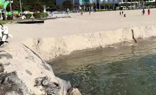 Studio Notícias | Studio TV Erosão transforma praia Central de Balneário Camboriú em piscina natural