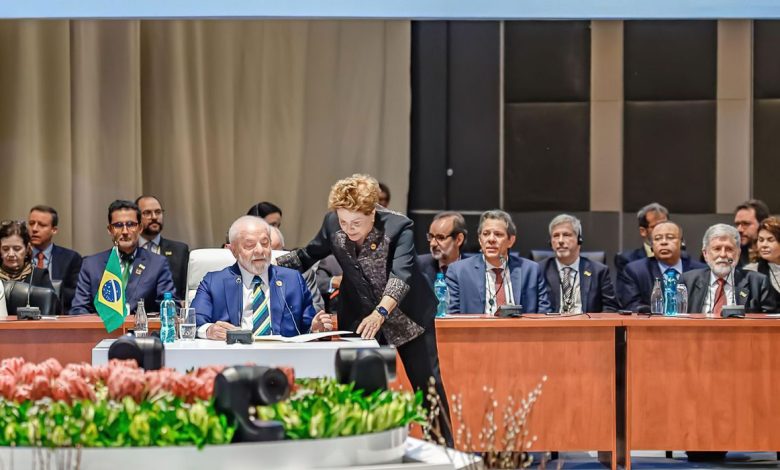 Studio Notícias | Studio TV Lula diz que moeda do Brics reduzirá vulnerabilidades