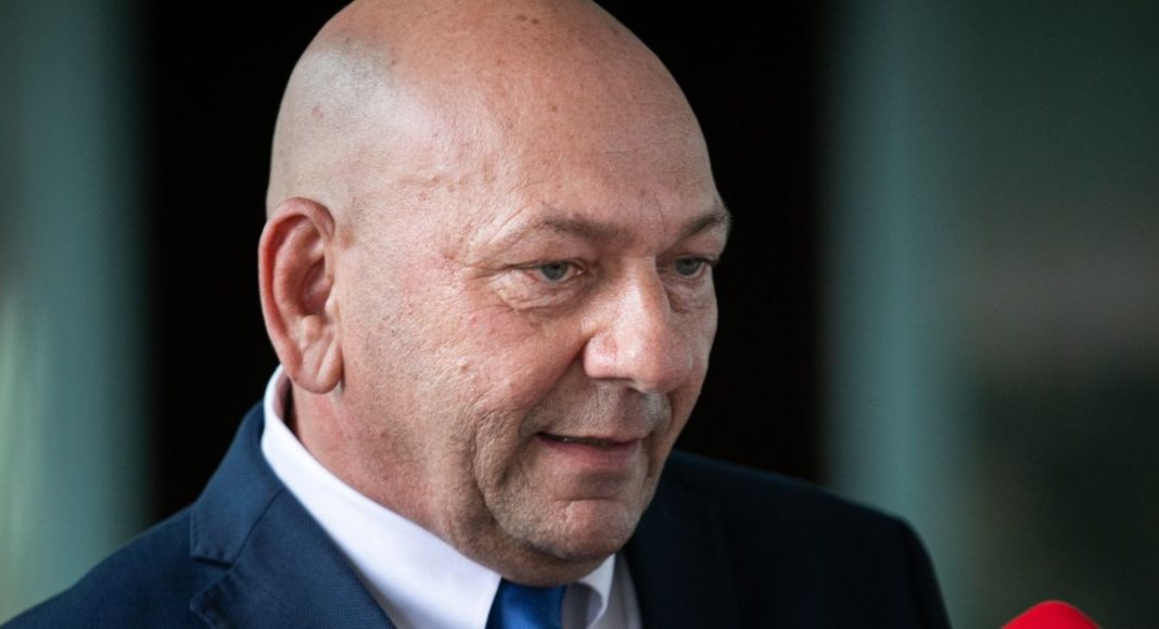 Luciano Hang é condenado à prisão pela Justiça do RS por chamar arquiteto de ‘esquerdopata’ 1 Studio Notícias | Studio TV Luciano Hang é condenado à prisão pela Justiça do RS por chamar arquiteto de ‘esquerdopata’