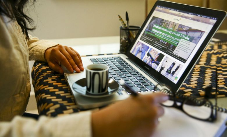 Studio Notícias | Studio TV Quase metade das empresas industriais adotou o teletrabalho em 2022