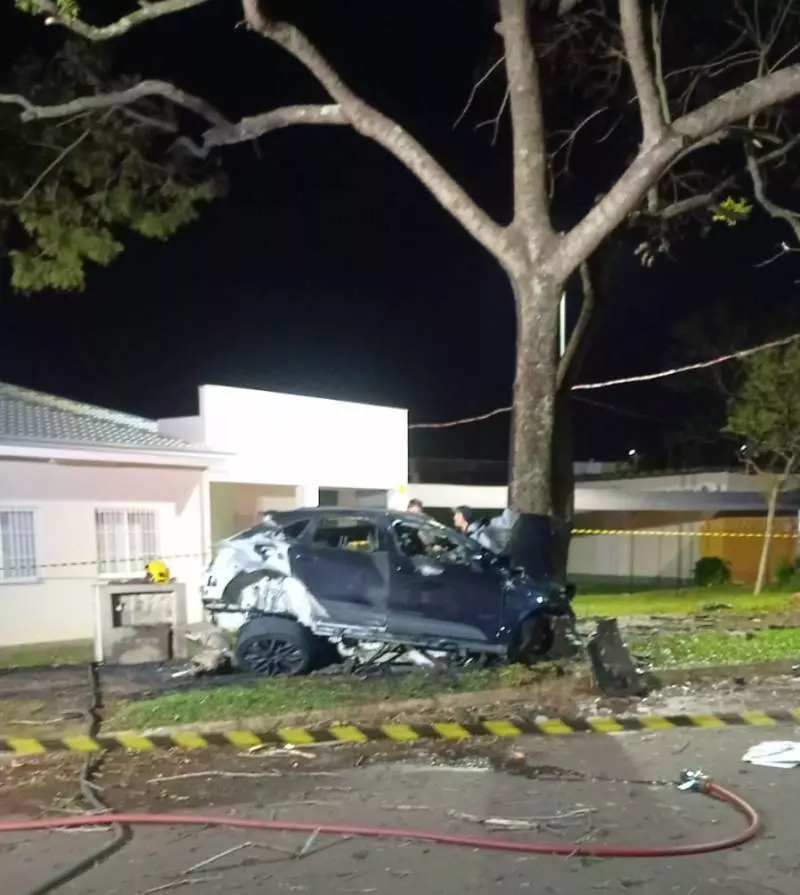 Jovem morre em acidente após colidir veículo em árvore em Santo Ângelo 1 Studio Notícias | Studio TV Jovem morre em acidente após colidir veículo em árvore em Santo Ângelo