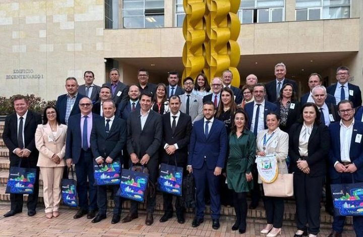 Studio Notícias | Studio TV Prefeitos da AMESNE foram à Colômbia para visita técnica
