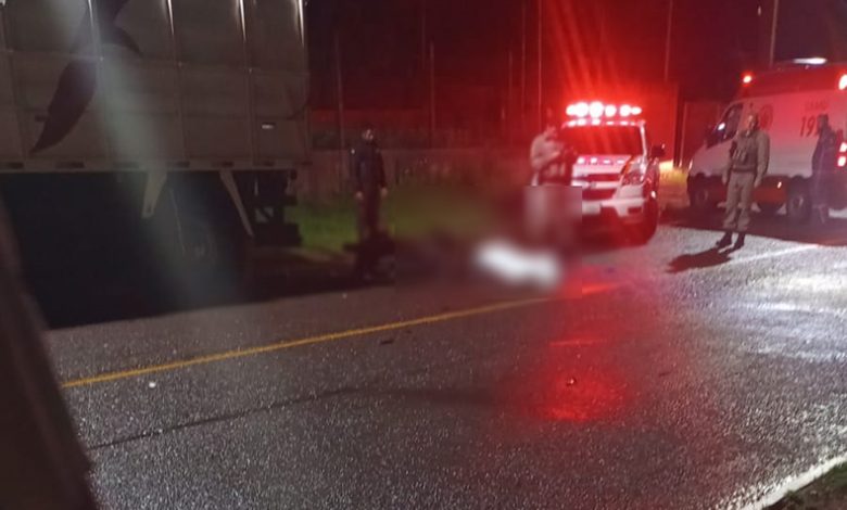 Studio Notícias | Studio TV Motociclista morre após colidir contra caminhão em Santa Cruz do Sul
